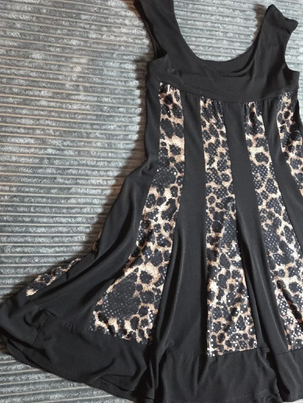 connected apparel Black Dress with Leopard-Print Beige Panels